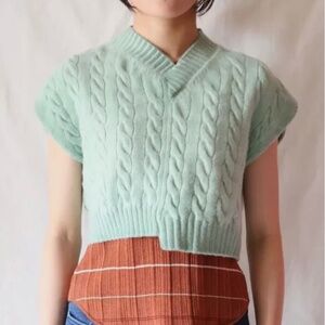 🆕 Meryll Rogge Overdyed Cropped V-Neck Wool Cable Sweater